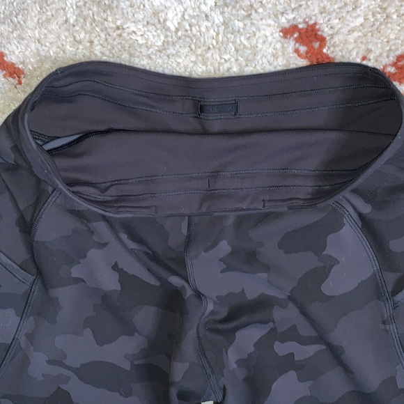 Lululemon- High Rise Black Camo Leggings- Sz 10- 29” Inseam - Picture 7 of 13